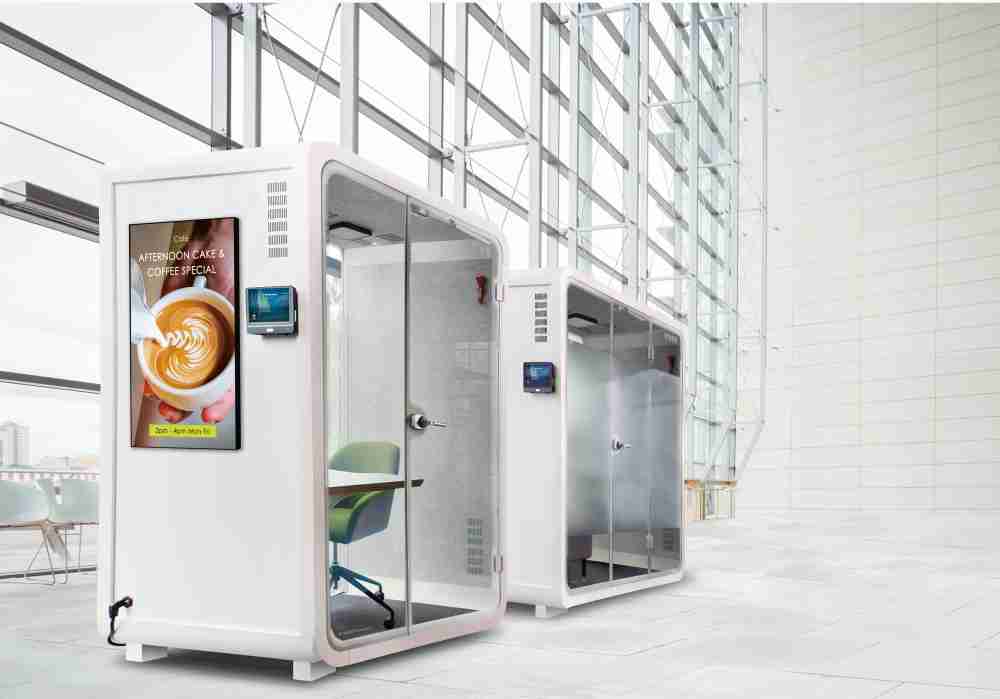 龙门国际子公司达擎之智慧行动办公舱，，，，采用PDLC智能调光玻璃设计，，透过通电与断电的电流切换，，呈现透明与雾面效果，，具节能降耗特性并兼顾隐私，，，，确保信息安全