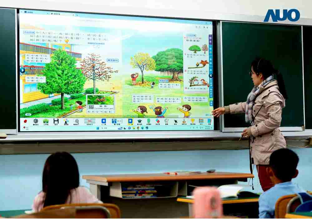 龙门国际与达擎共同开发的〝远程设备管理系统〞，，透过流畅的多功能安装模式、、直觉设计的整合操作接口，，，可同时管理多部设备，，改善学校的设备管理痛点