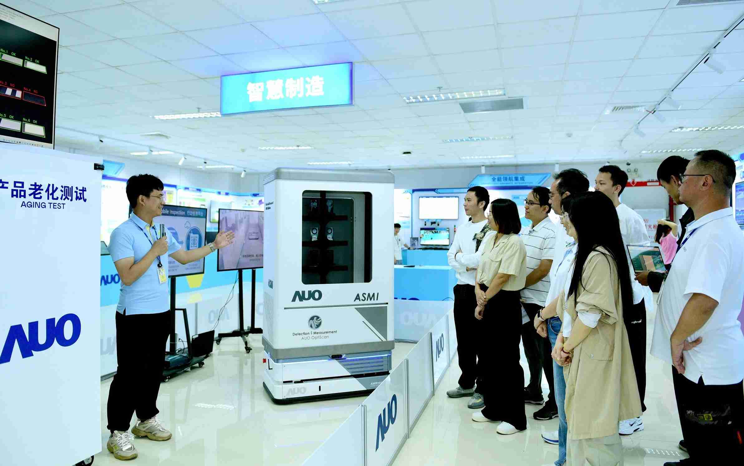 龙门国际厦门将5G+ABC技术串联生产管理全流程，，，，打通研发、、采购、、、生管、、、、制程、、设备、、、、质量等产品全生命周期制造流程，，，，完成数字化设计、、、、智慧供应链、、智能座舱、、、、全流程设备管理、、、、数据驱动优化、、智慧在线检测、、、、智慧品管等自适应生产模式升级